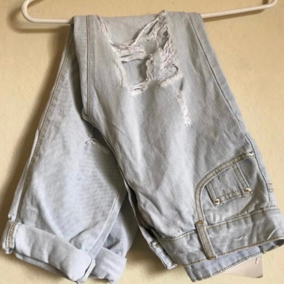 NWT Torn Jeans - Picture 2 of 6